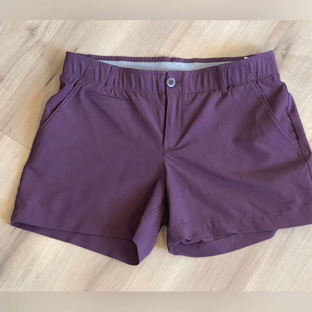 Under Armour fitted short size 10